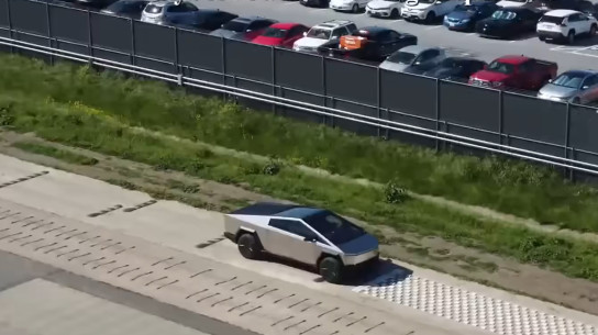 Видео: работа подвески нового Tesla Cybertruck