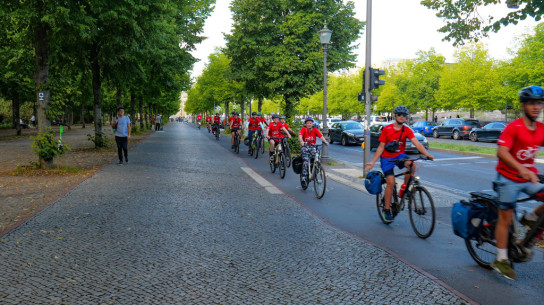 Что больше всего раздражает в велосипедистах и самокатчиках