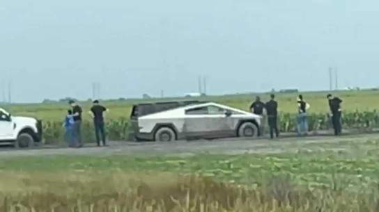 Сможет ли пикап Tesla Cybertruck покорить бездорожье? Посмотрите, что из этого вышло