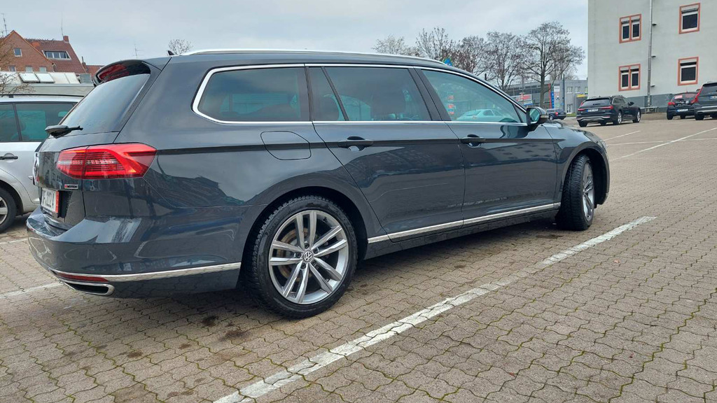 Электрическую замену Volkswagen Passat запечатлели на фото