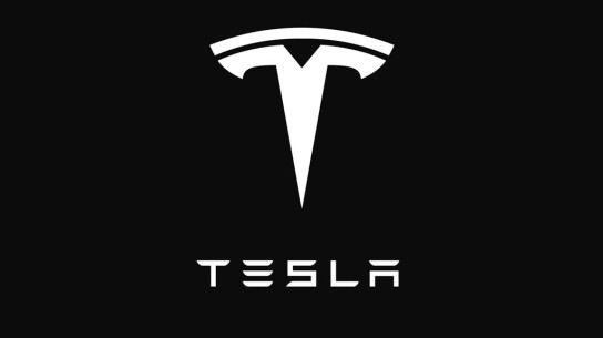 Компания Tesla может отказаться от автопилота