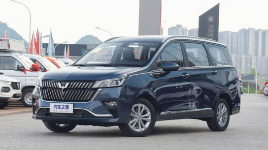 Wuling показала в Китае семиместный минивэн Jiachen за 610 тыс. рублей в июне 2022 года