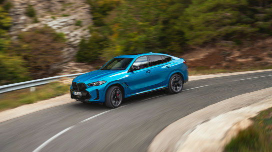 Компания BMW добавит мощности своим популярным кроссоверам, а голосовой помощник начнет общаться на равных