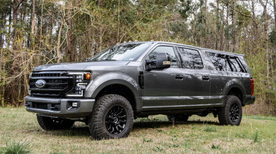 Представлен первый в мире 9-местный внедорожник Ford