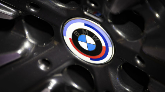 BMW отказалась от добычи материалов для собственных аккумуляторов