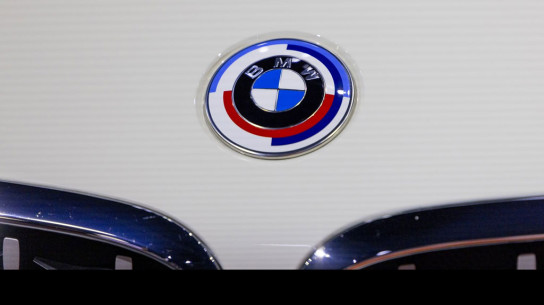 BMW анонсировала новую решетку радиатора для своих машин. Она будет еще больше