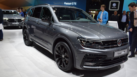 Кроссовер Volkswagen Tiguan стал очень черным