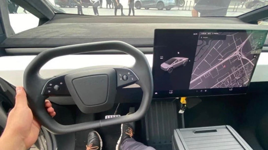 Серийный Tesla Cybertruck удивил интерьером
