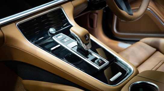 Новый Porsche Panamera метит на роль «властелина колец»