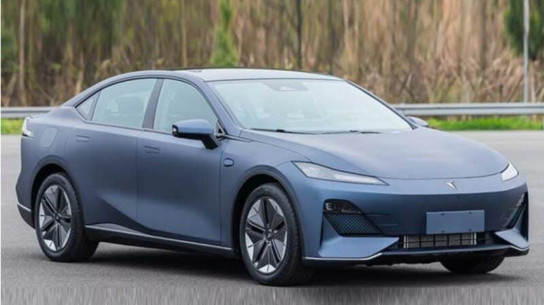 В Китае представили самую дешевую версию электромобиля Changan Shenlan SL03