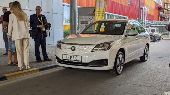 Автоэксперт Кадаков оценил российский электромобиль EVOLUTE I-PRO в 3 млн рублей