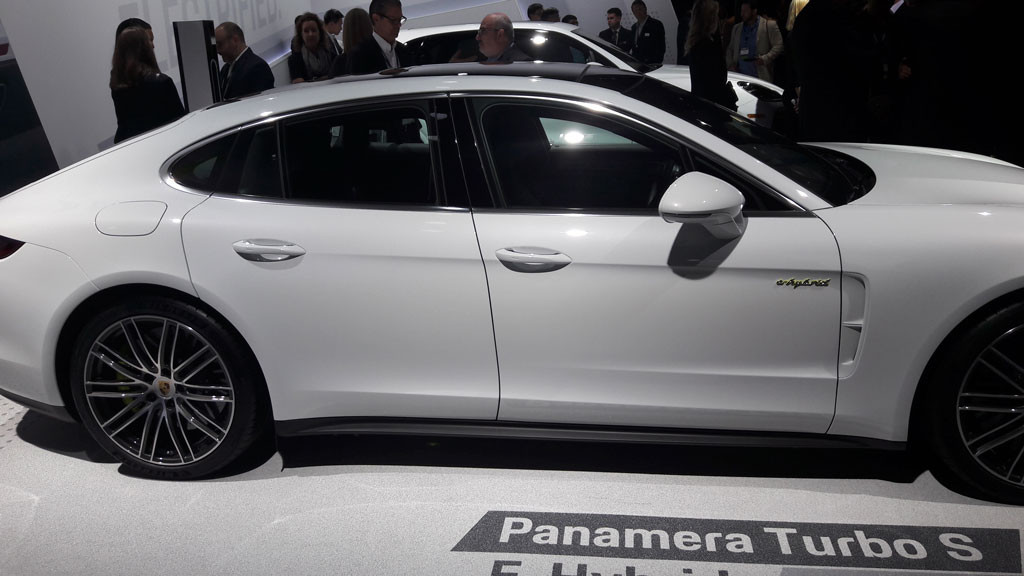 В Китае особые цены на Porsche - Porsche Panamera за $18 000
