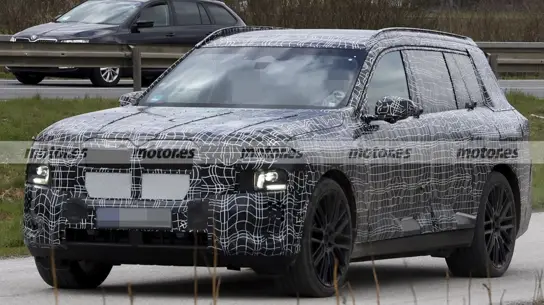 Три тонны, а летит: новый BMW iX7 удивил динамикой на тестах