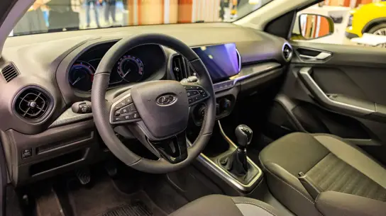 АвтоВАЗ опять поспешил и сэкономил: владельцам первых LADA Iskra сильно не повезло