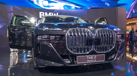 Старый BMW против нового «китайца»: правда о расходах, которая разочарует
