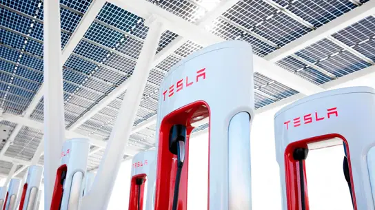 Tesla обезопасила зарядку: кабель Supercharger теперь можно отсоединить за 3 секунды