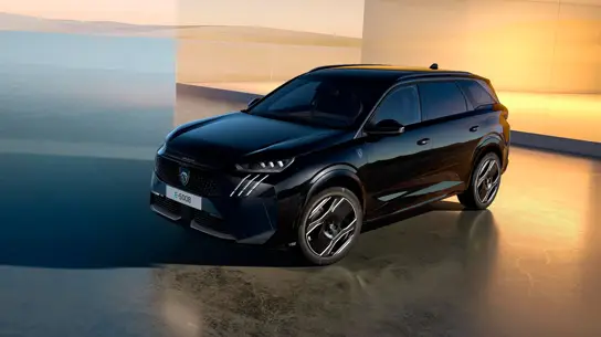 Новый Peugeot e-5008: электрогигант за полтинник