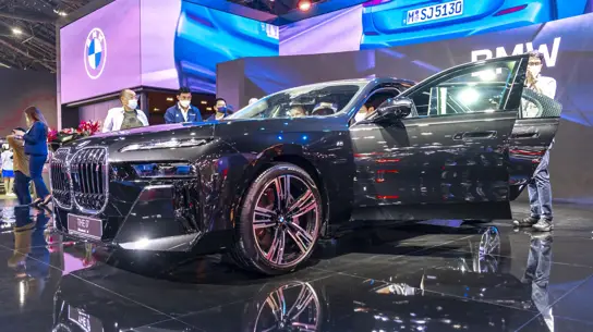 Автолюбителям расскажут, нужен ли им электрокар: BMW придумала новое приложение
