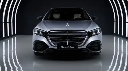 Mercedes решил «улучшить совершенство»: немецкий автомобиль будет знать, где ямы