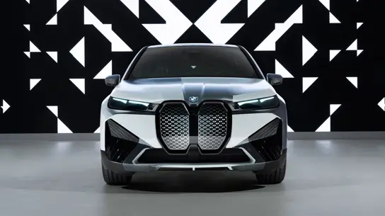 Автомобили-хамелеоны BMW скоро станут реальностью