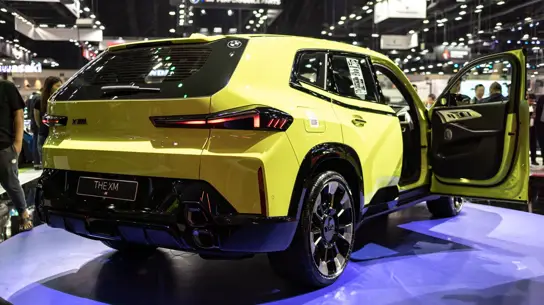 И вашим, и нашим: BMW попытается угодить всем