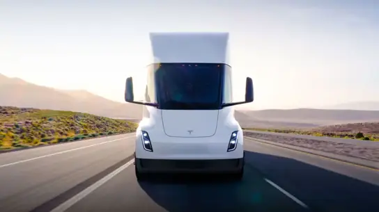 Tesla готовит электрический грузовик к запуску: Semi проходит суровые зимние испытания
