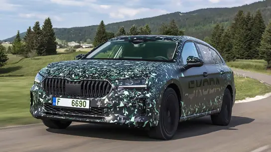Skoda Superb нового поколения: мощность 261 л.с. и нереальные размеры