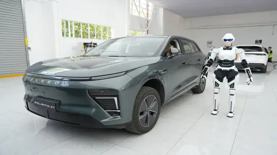 Россиянам не будут досаждать консультанты в автосалонах: Exeed внедрил роботов