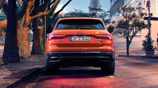 Немецкое качество дало сбой: люк у Audi Q3 живет своей жизнью