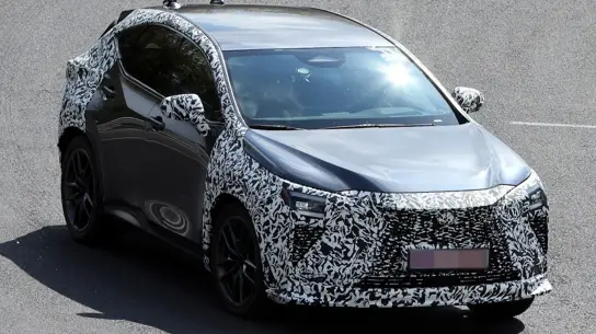 Популярный кроссовер Lexus станет технологичнее: главное изменение нашли в салоне