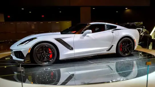 Corvette снова в топе: этот спорткар почти не теряет в цене