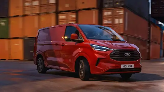 Абсолютная победа: Ford Transit Custom возглавил рейтинг самых популярных фургонов