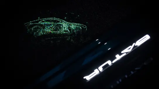Bentley представляет световое шоу с аудиосистемой по цене маслкара