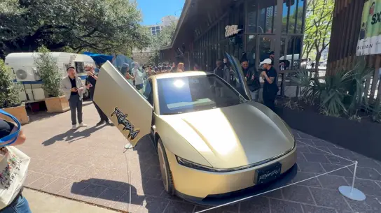 Cybercab показали публике: Tesla меняет дизайн прямо на ходу