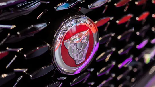 Jaguar придумал необычный способ избежать краха своего люксового электромобиля