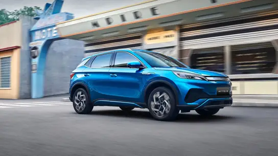 BYD Atto 3 Ultra меняет облик: роскошный оттенок Atlantis Grey покорил публику