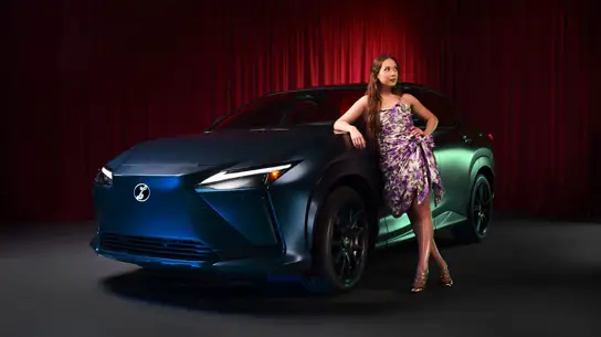 Японцы объединили необъединимое: новый кроссовер Lexus получил джазовую стилистику