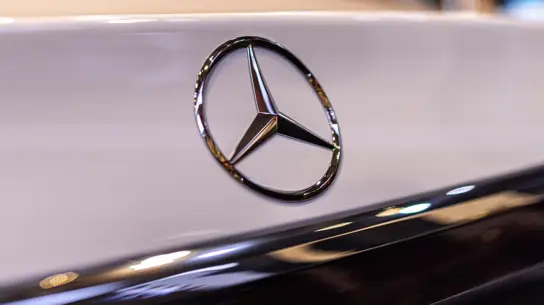 Давление на Mercedes растет: компания не успевает за трендом электрокаров