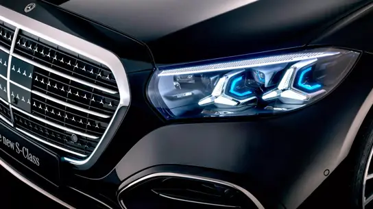 Немецкий прорыв: фары Mercedes теперь не только светят, но и предупреждают
