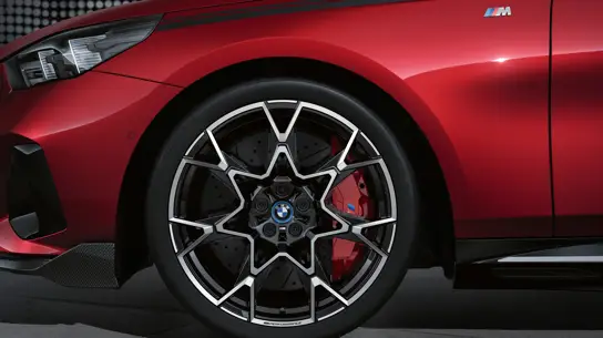 Секретное оружие BMW 5 Series: новый набор аксессуаров превращает обычный седан в спорткар