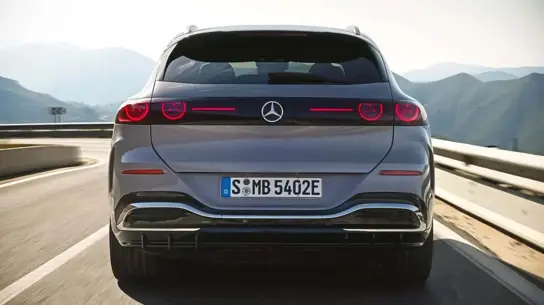 Mercedes убрал полный привод: новый GLC EQ можно купить с LADA Iskra в придачу