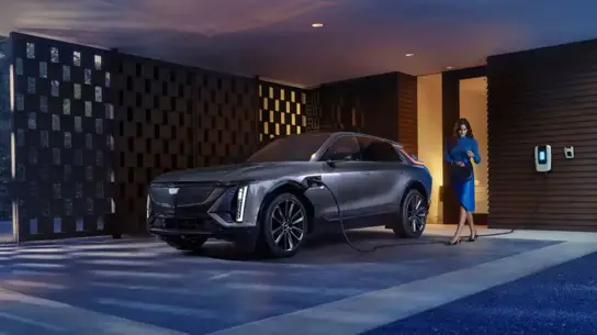 Зарядка стала проще: Cadillac Lyriq 2027 переходит на стандарт NACS