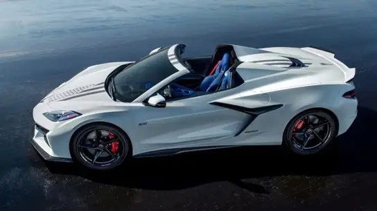 Ограниченная серия Corvette E-Ray: эксклюзивные цвета, графика и улучшенный интерьер