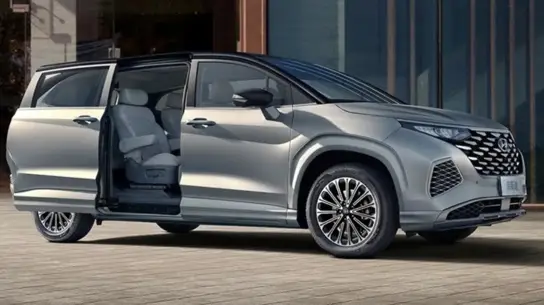 Никто не ждал, а он вернулся: семейный Hyundai с дизайном Santa Fe продают в России по доступной цене