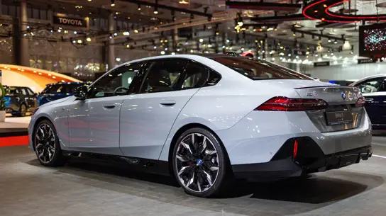 BMW теряет значки на ходу: баварцы решили переименовать свои модели в угоду электрокарам