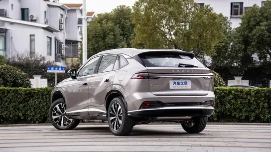 Китайский Lexus получил супер-гибридную систему и запас хода более 1500 км