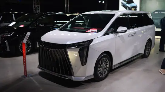 Главный конкурент Toyota Alphard за сердца россиян приехал в новой версии