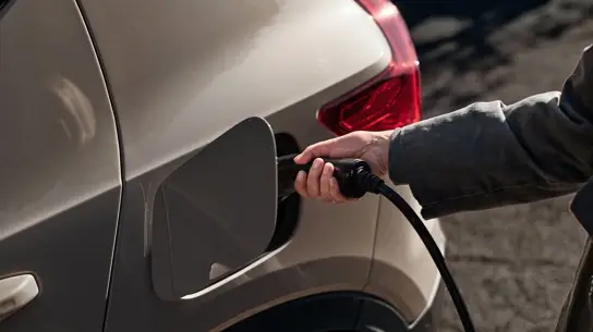 Гибриды держатся, EV сдают позиции: у Volvo отмечается спад по всем ключевым регионам