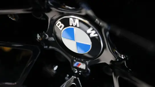 Новый BMW M5 не всем понравился: спорный дизайн лучше выглядит в чёрном