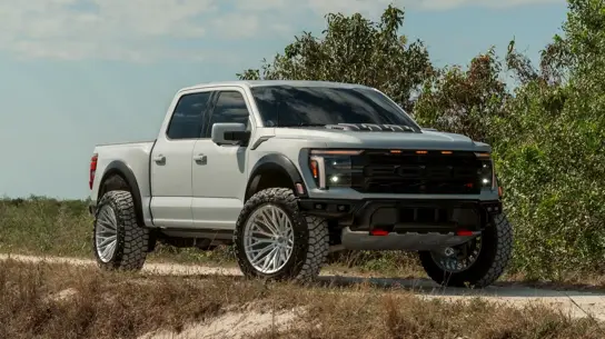 Американский монстр прокачали: Ford Raptor R получил дерзкий тюнинг